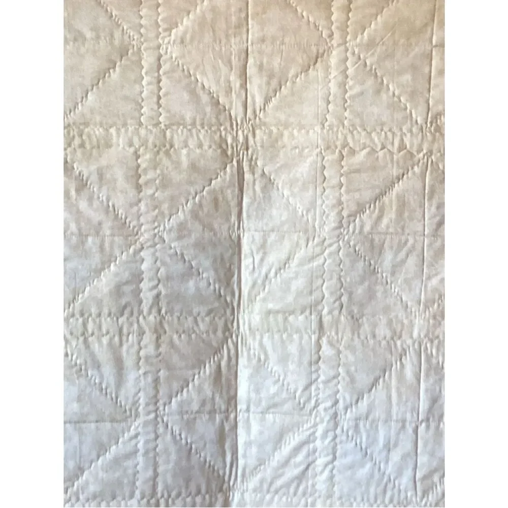 NWT. Hand Crafted  Star Bees Quilt